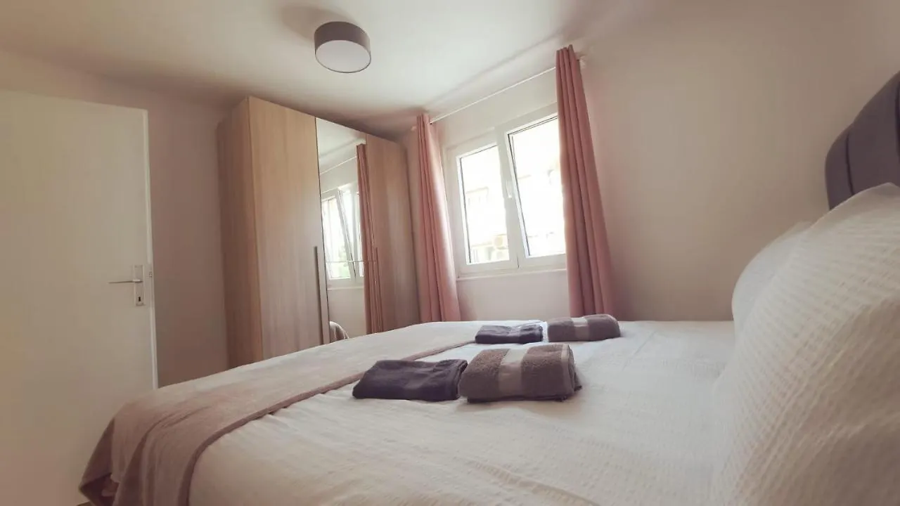 Two Bedroom Apartment Bambi Vir
