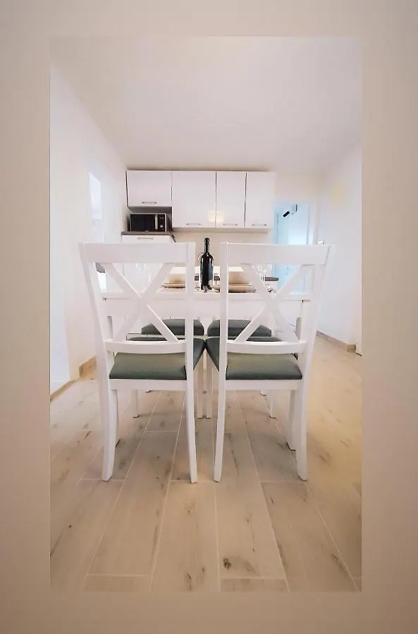 Two Bedroom Apartment Bambi Vir Croatia